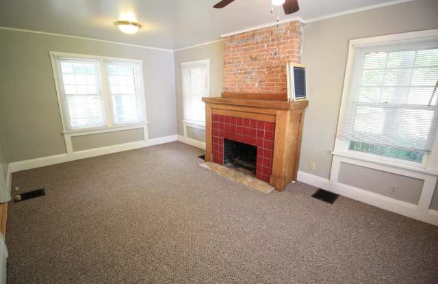 242 E Northwood Avenue Gallery 2