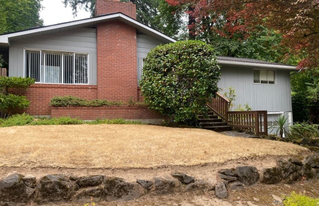857 BERWICK - 857 Berwick Court, Lake Oswego, OR 97034