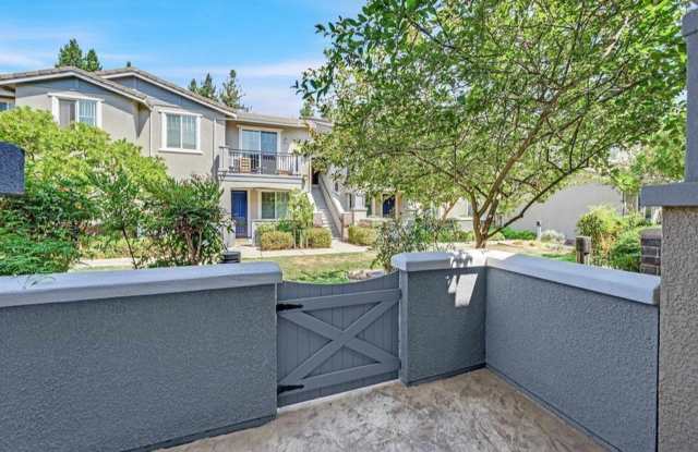 Stunning Ground-Floor 2 bd, 2 ba- Danville Condo w/ Attached Garage Gallery 3
