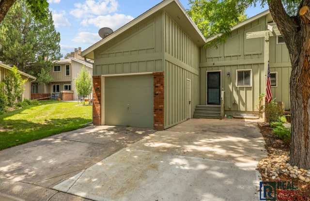 Beautiful 4 Bed 2 Bath Townhome in Central Fort Collins! photos photos