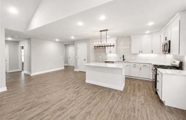 4302 SW Adams Road Gallery 3