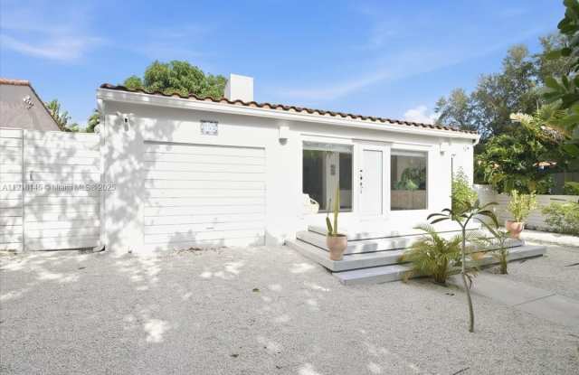 753 NE 82nd Ter photos photos