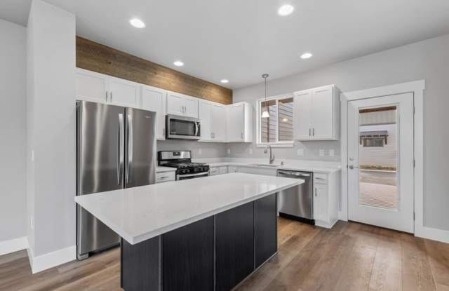 3 bedroom, 2.5 bath townhome, minutes from downtown Whitefish photos photos