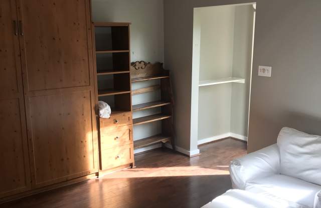 3611 1/2 Audubon Pl Gallery 4