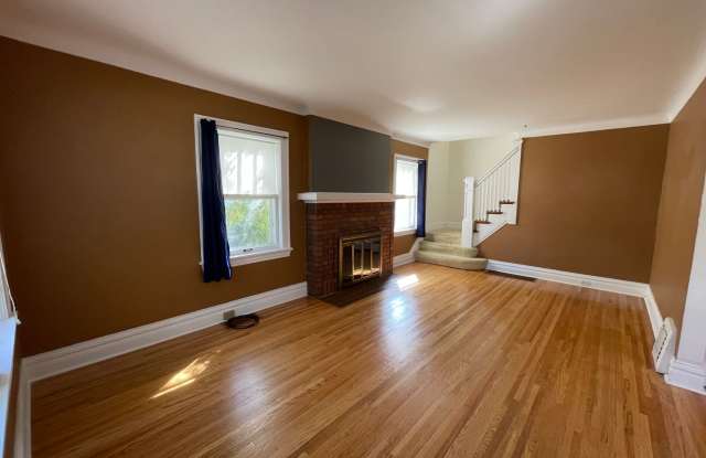 Available November- 3 Bed 1 Bath w/ Deck & Garage Gallery 3