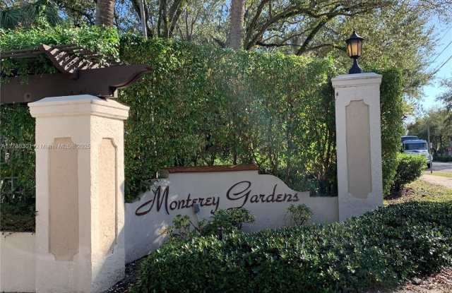 8605 SW 68th Ct - 8605 Southwest 68th Court, Pinecrest, FL 33156