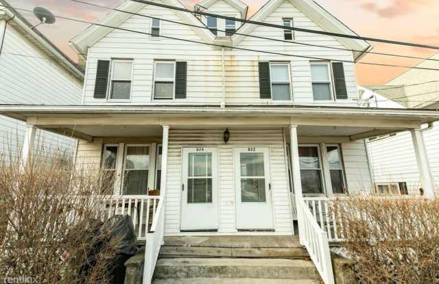 822 Pine Street Gallery 3
