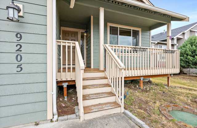 Bright & Spacious 4 Bedroom Home in Yelm for Rent | Vaulted Ceilings, Fenced Yard, Granite Kitchen, A/C Gallery 3