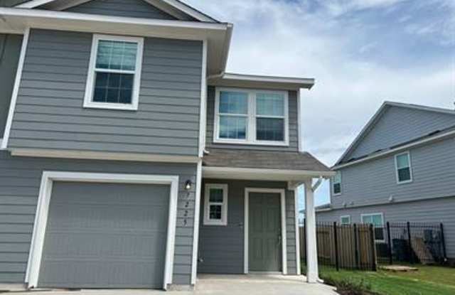 7225 Spotted Leaf Way Del Valle, TX 78617 photos photos