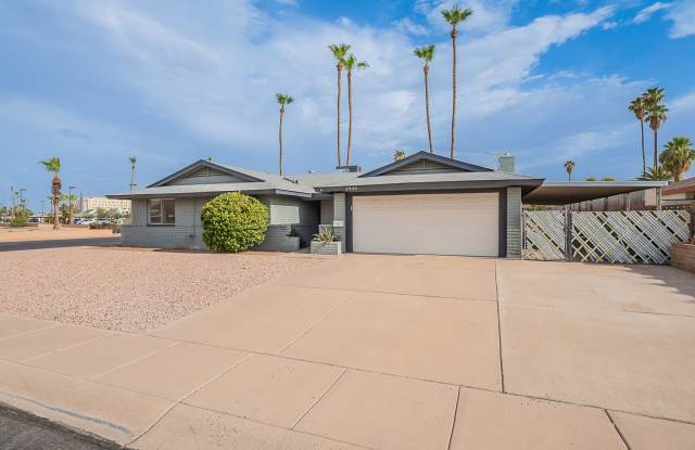 2543 E Huntington Dr Gallery 2
