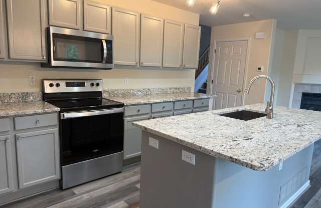 Great 4 bed 3 bath home Wolf Creek Neighborhood photos photos