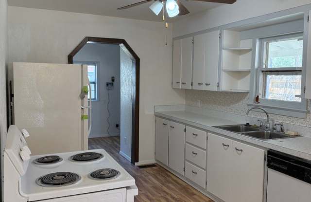 2 bed 1 bath on Montezuma Gallery 4