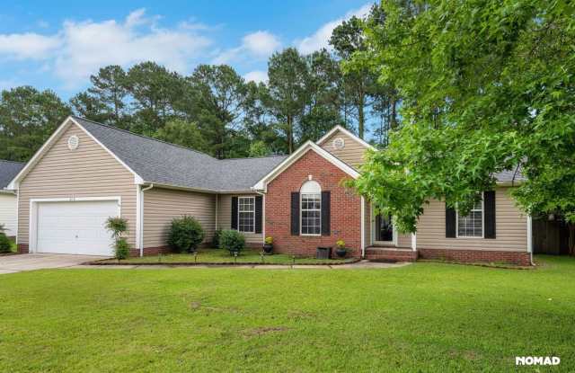 Charming 3BR House on a Cul-de-Sac in Jacksonville - 216 Stone Point Lane, Half Moon, NC 28540
