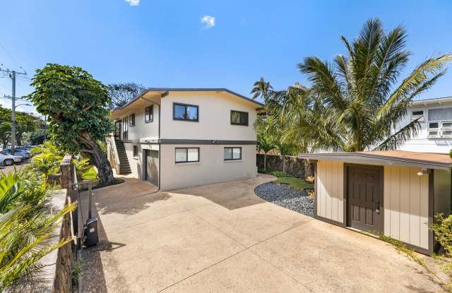 Well kept, private stand alone home steps from beach at Ehukai, fully furnished photos photos