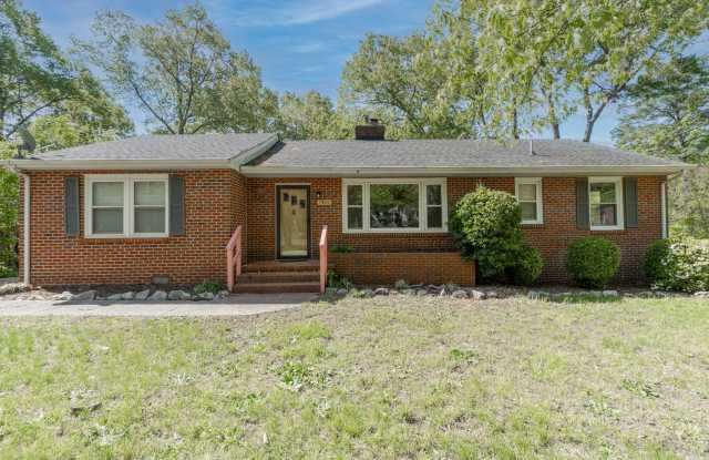 BEAUTIFUL 3 Bedroom Single Family Home in Manchester Available Mid June! - 7421 Dell Drive, Manchester, VA 23235