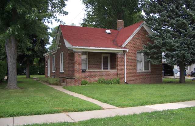 800 E. Pierce - 800 East Pierce Street, Macomb, IL 61455
