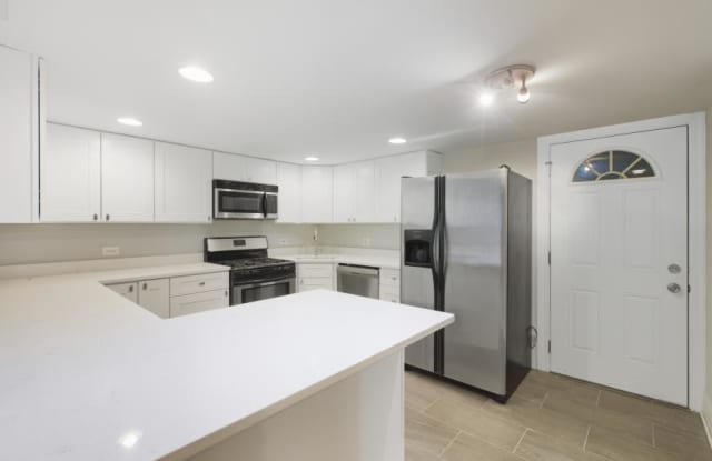 5611 Glenwood - 5611 North Glenwood Avenue, Chicago, IL 60660