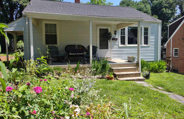 2BD/1BA House Walking Distance to Downtown! photos photos