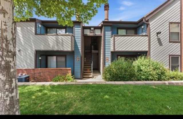 Charming 2BR Condo in Aurora Gallery 1