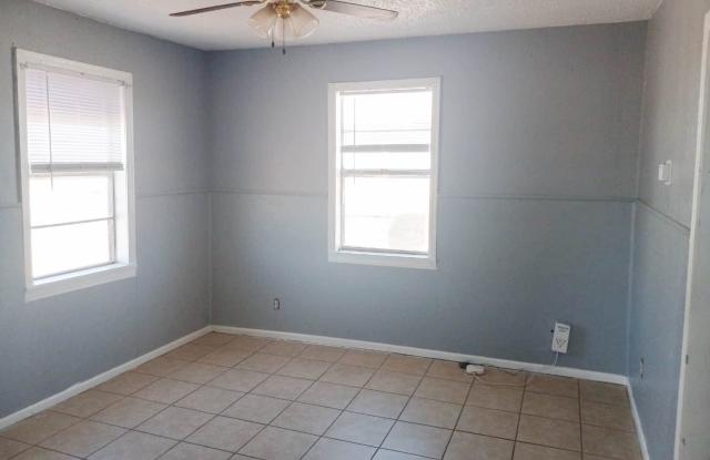 Handyman Special $0 First Month's Rent / “You fix, you SAVE BIG!!” Contact Diane for details: 806 704-3055 ext 2 Gallery 3