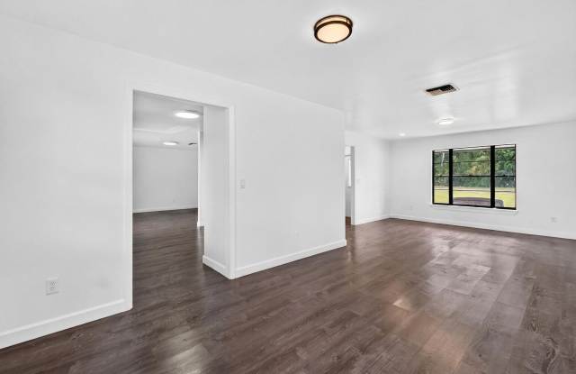 5989 COCONUT Boulevard Gallery 3