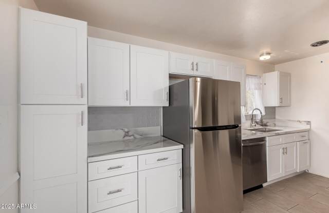 1407 E El Camino Drive Gallery 1