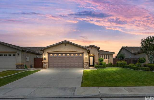 Beautiful Home in the Gated Community of Grand Island Place - 11608 Privet Place, Bakersfield, CA 93311