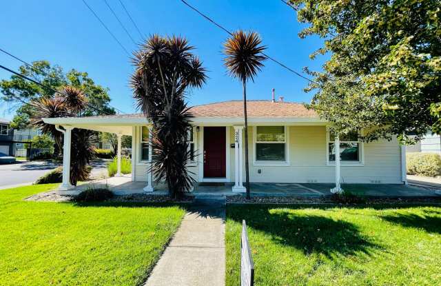 BEAUTIFUL DOWNTOWN PROPERTY!! Walking distance to downtown Vacaville. photos photos BEAUTIFUL DOWNTOWN PROPERTY!! Walking distance to downtown Vacaville. photos photos