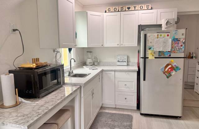 Spacious 2 Bedroom / 2 Bathroom Downstairs Unit Available in Makawao! Unfurnished! photos photos