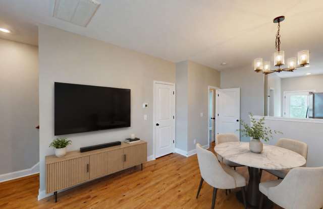 Get 1 Month FREE When You Sign an 18 Month Lease! Gallery 4