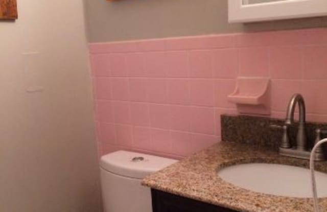 1549 Hilltree Dr Master private ensuite bills included share house Gallery 2