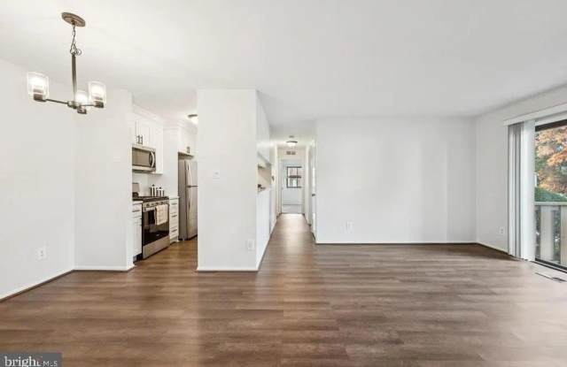 1001 WOODHOLLOW Drive Gallery 4