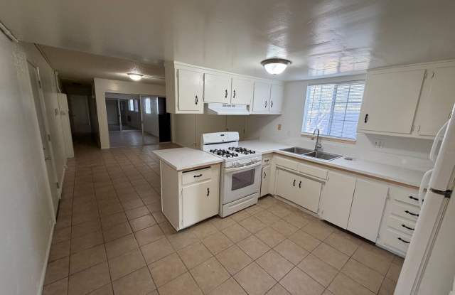 311 E. McElhaney Avenue #A Gallery 4