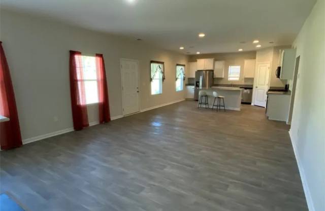 1044 Fairfield Drive Gallery 3