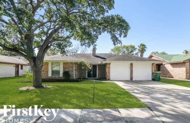 905 Sunnybrook Lane - 905 Sunnybrook Drive, Baytown, TX 77521