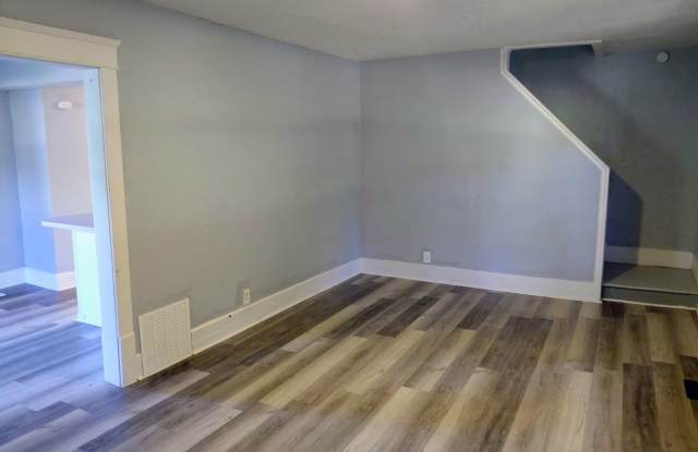 Three-bedroom one bathroom home for rent Gallery 4
