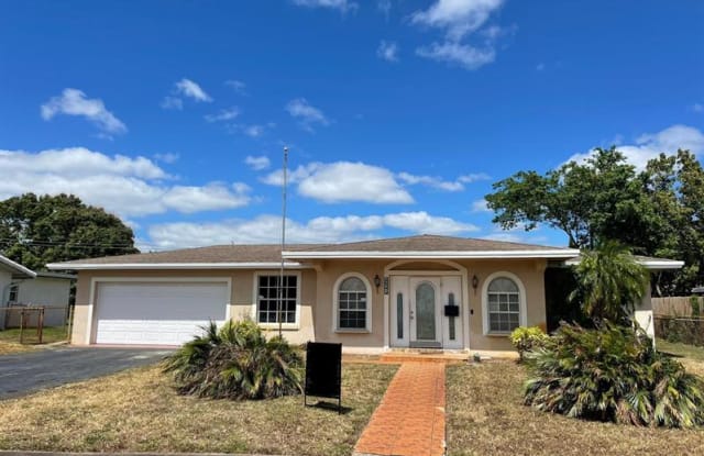 4541 Nw 6th Ct - 4541 Northwest 6th Court, Plantation, FL 33317