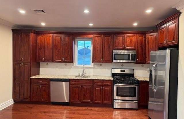 65 Cottage Place - 65 Cottage Place, Mineola, NY 11501