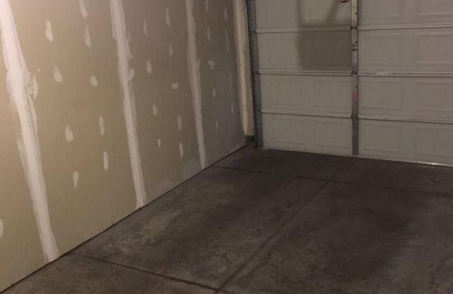 Prairie District Townhouse off Edgewood and HWY 30 - 3820 37th Avenue Southwest, Cedar Rapids, IA 52404