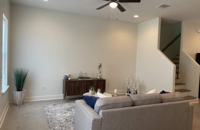 721 Almonaster Road Gallery 4
