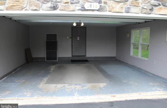 2618 DANIELS LANE Gallery 4