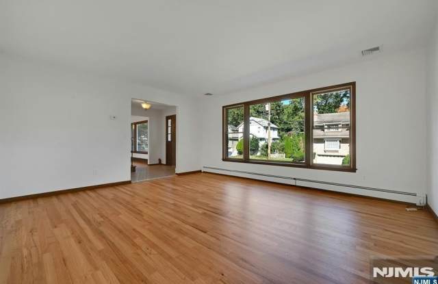 60 Gordon Avenue Gallery 3