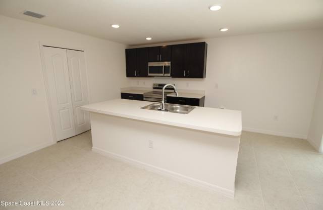 1450 Traverse Street SE Gallery 2