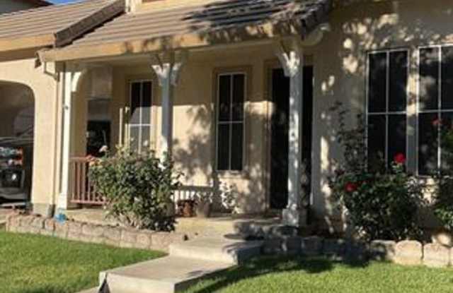 GREAT BRENTWOOD LOCATION, NEAR DOWNTOWN, SCHOOLS, AND ALL MAJOR TRANSPORTATION! 4 BEDROOMS AND 2.5 BATHROOMS! photos photos