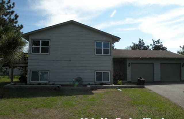 8242 Douglas Cir N - 8242 Douglas Circle North, Brooklyn Park, MN 55443