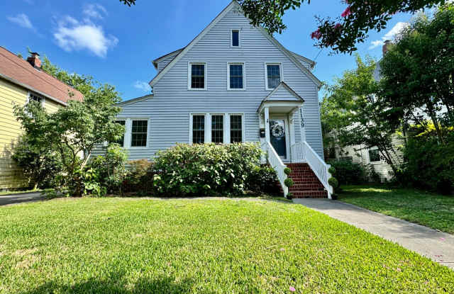 Available 06-20-24! Charming Larchmont 5 Bedroom - Gourmet Kitchen - Sun Room - Fenced Yard - Dog Friendly! - 1139 Lexan Avenue, Norfolk, VA 23508