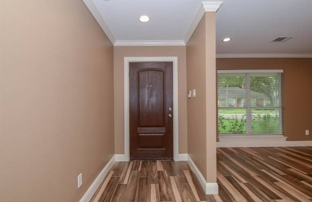 7622 Braesglen Drive Gallery 4
