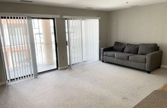 2702 E LIGHTHOUSE PT E Gallery 2