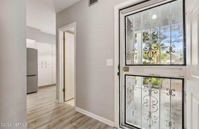 9252 SAN JOSE Boulevard Gallery 4