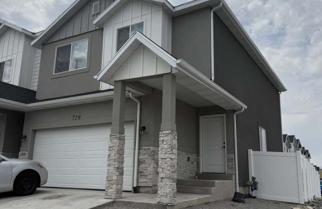 729 North 150 East - 729 N 150 E Upstairs Gallery 1